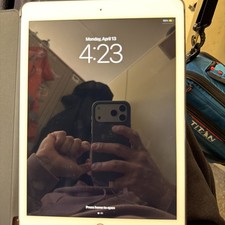 2019 Apple iPad 7th Generation 10.2" 128GB WiFi  Cellular Silver A2200