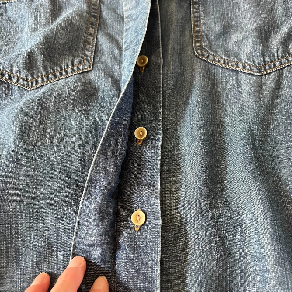 Camisa Anthropologie Tela y Piedra Denim Relajado Dobladillo Crudo Talla Grande Country Boho Foto 3 de 4