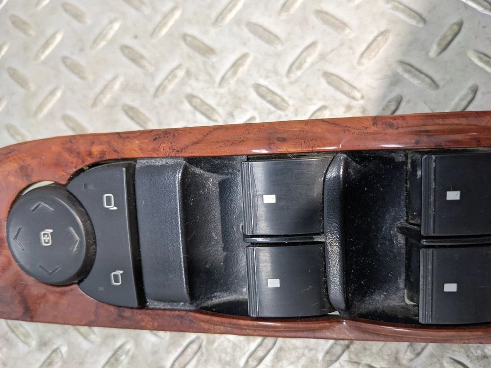 07-13 Interruptor de ventana suburbano Chevy Tahoe OEM Drivers lado izquierdo 1151398 Foto 3 de 4