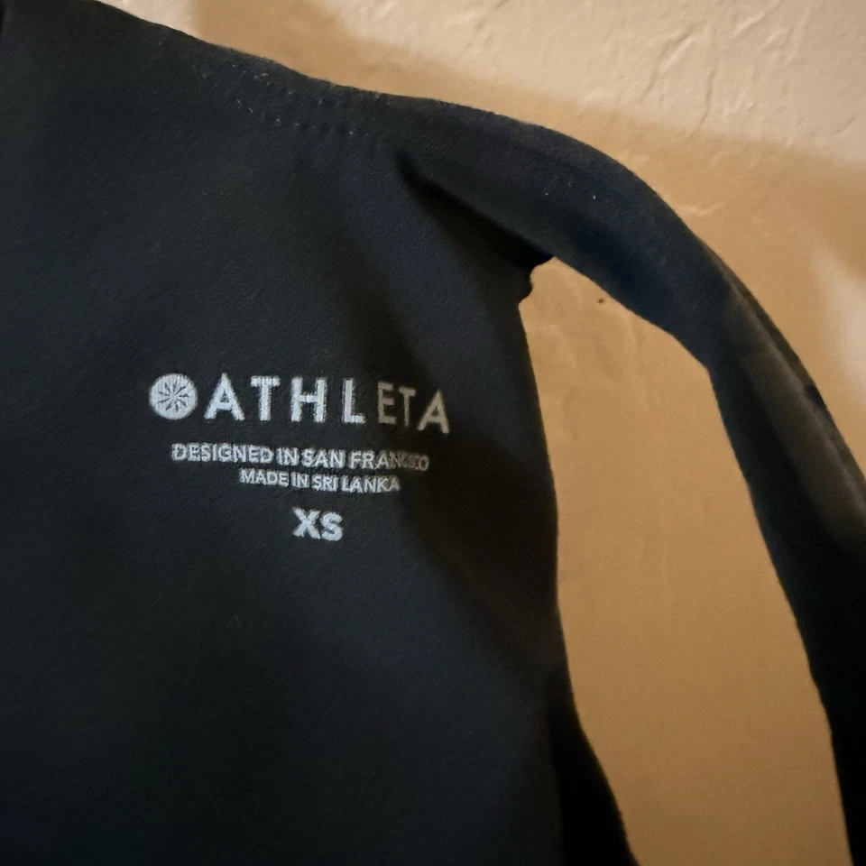 Спортивный бюстгальтер Athleta Conscious Crop Top размер XS камуфляжный принт длинная линия - Изображение 3 из 3