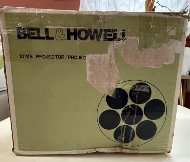 Bell & Howard 10ms vintage projector