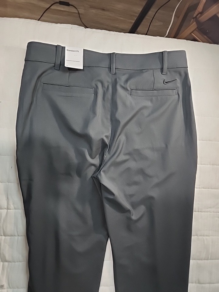 Nike Dri-Fit Men’s Size 34x32  Standard Fit Golf Pants thumbnail 5