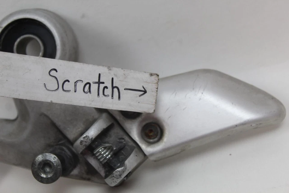 Soporte de montaje y clavija lado izquierdo DUCATI MONSTER S2R800 2005 82410681A Foto 2 de 4