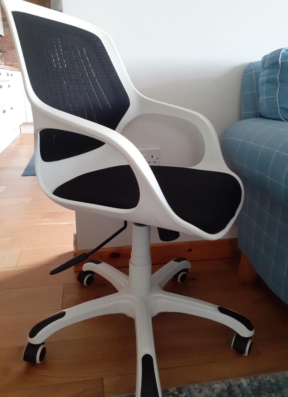 Good Quality, Comfortable Desk Swivel Office Chair ,white, from John