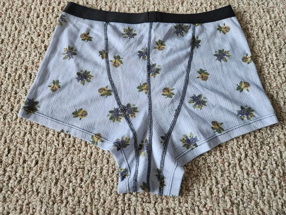 Pantalones Cortos Urban Out From Under Azul Tiro Alto Rosas Talla Mediana Nuevos con Etiquetas Foto 2 de 4