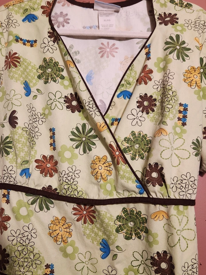 Blusa Médica SB Moda Talla XL Para Mujer Verde Floral Colorido Manga Corta Foto 4 de 4