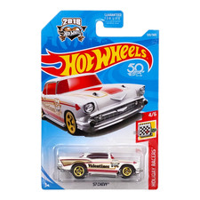 HOT WHEELS '57 Chevy Bel Air White Valentines Holiday Racers Mainline FJW21 2018