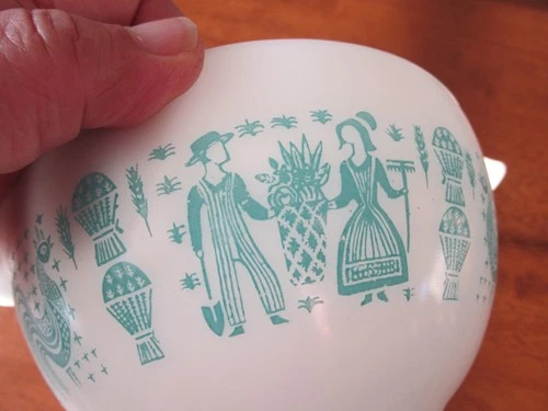 BEAUTIFUL VINTAGE PYREX #441 AMISH BUTTERPRINT 1 1/2 PT BOWL-TURQOUISE & WHITE