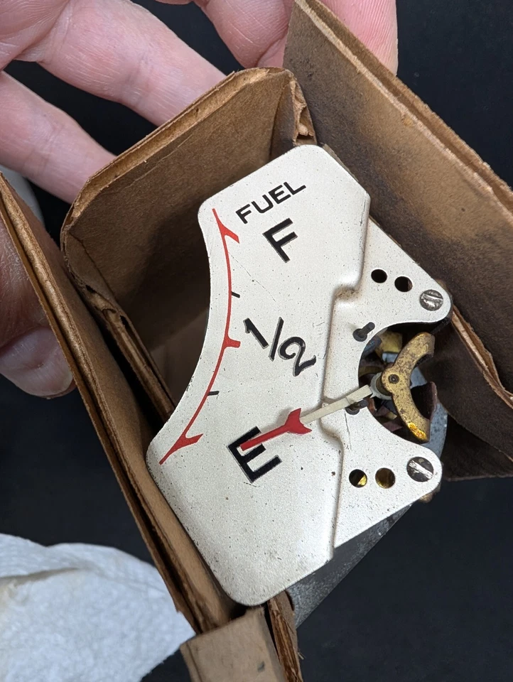 Nuevo de Lote Antiguo 1938 Chrysler C18 Royal C19 Imperial Gas Combustible tablero de instrumentos medidor Foto 2 de 4