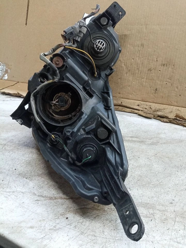 Used Right Headlight Assembly fits: 2013 Subaru Legacy chrome inner accent Right Foto 4 de 4