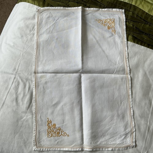 VINTAGE WHITE Cotton Corner Yellow EMBROIDERY TABLE MAT TRAY CLOTH 23 x 15.5” - Picture 4 of 8