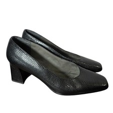 STUART WEITZMAN blk snake print leather block classis pump 8