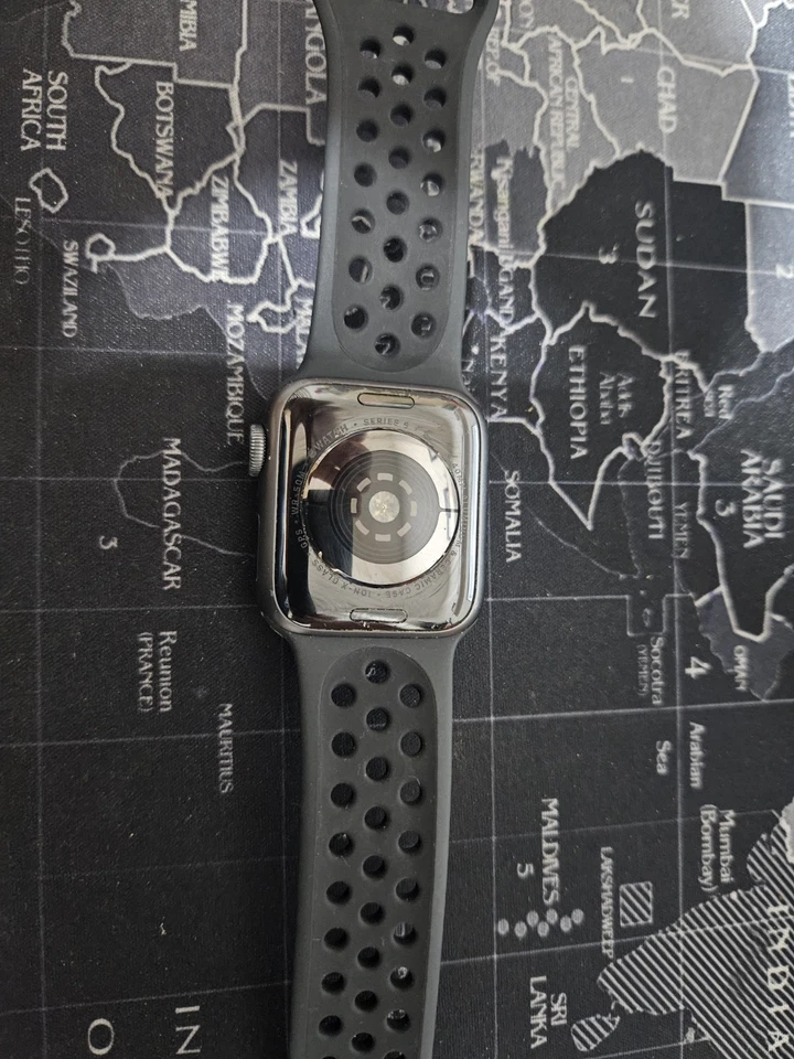 Apple Watch Series 5  40mm Negro Edición Nike  - Imagen 2 de 4