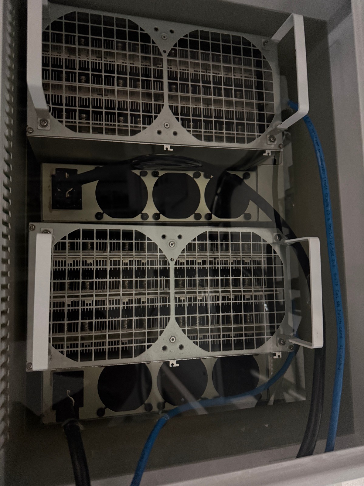 Antminer L9 (16 GH/s) Litecoin / Dogecoin Miner
