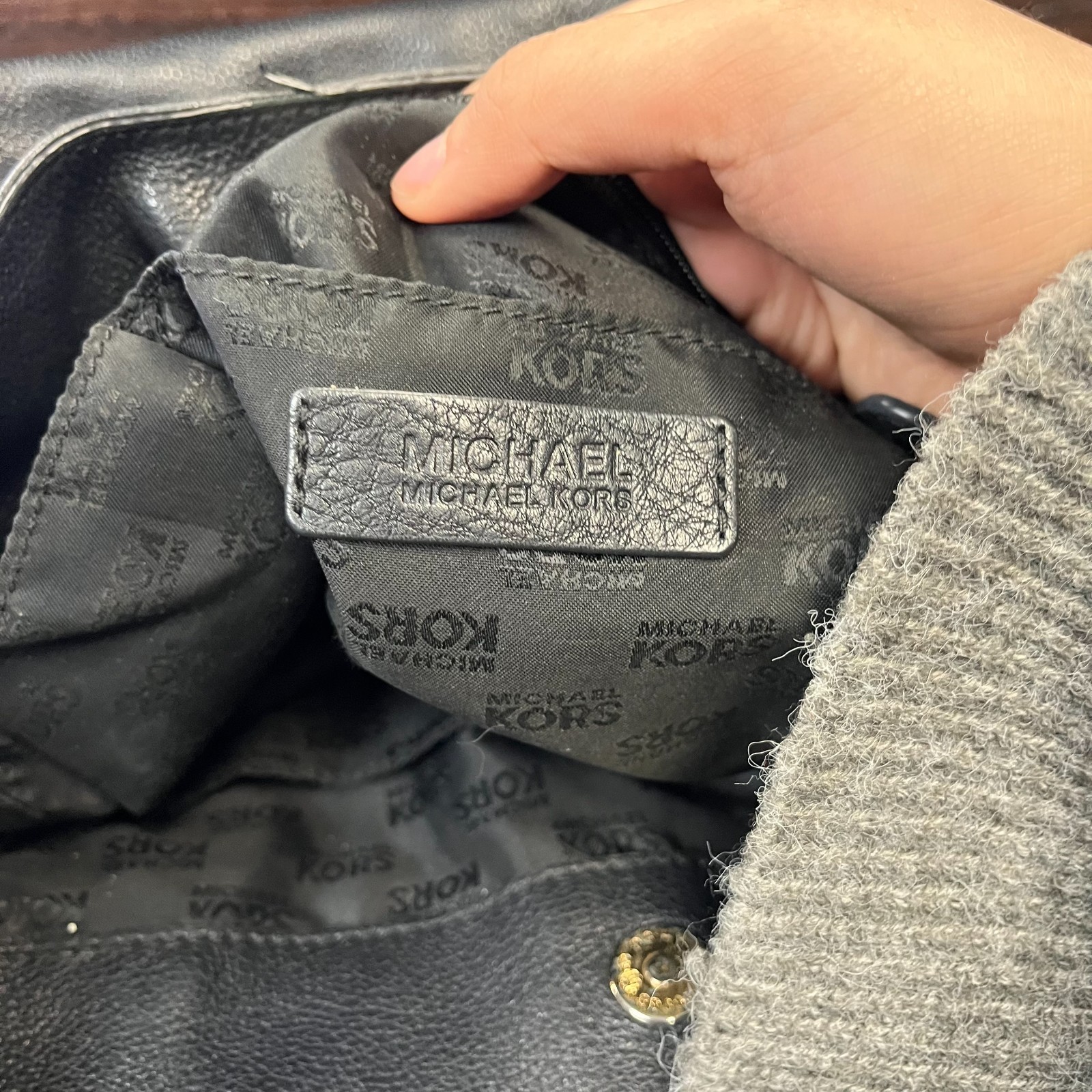 Michael Kors Womens Fulton Hobo Bag Large Black Pebbled Leather Snakeskin Pocket thumbnail 10