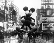 FIRST MACY'S THANKSGIVING DAY PARADE IN NEW YORK CITY 1934 - 8X10 PHOTO (BT918)