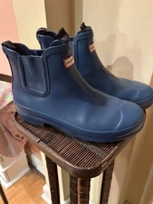 Hunter Women's Rubber Ankle Chelsea Boots Size 6 Navy Blue Pull On