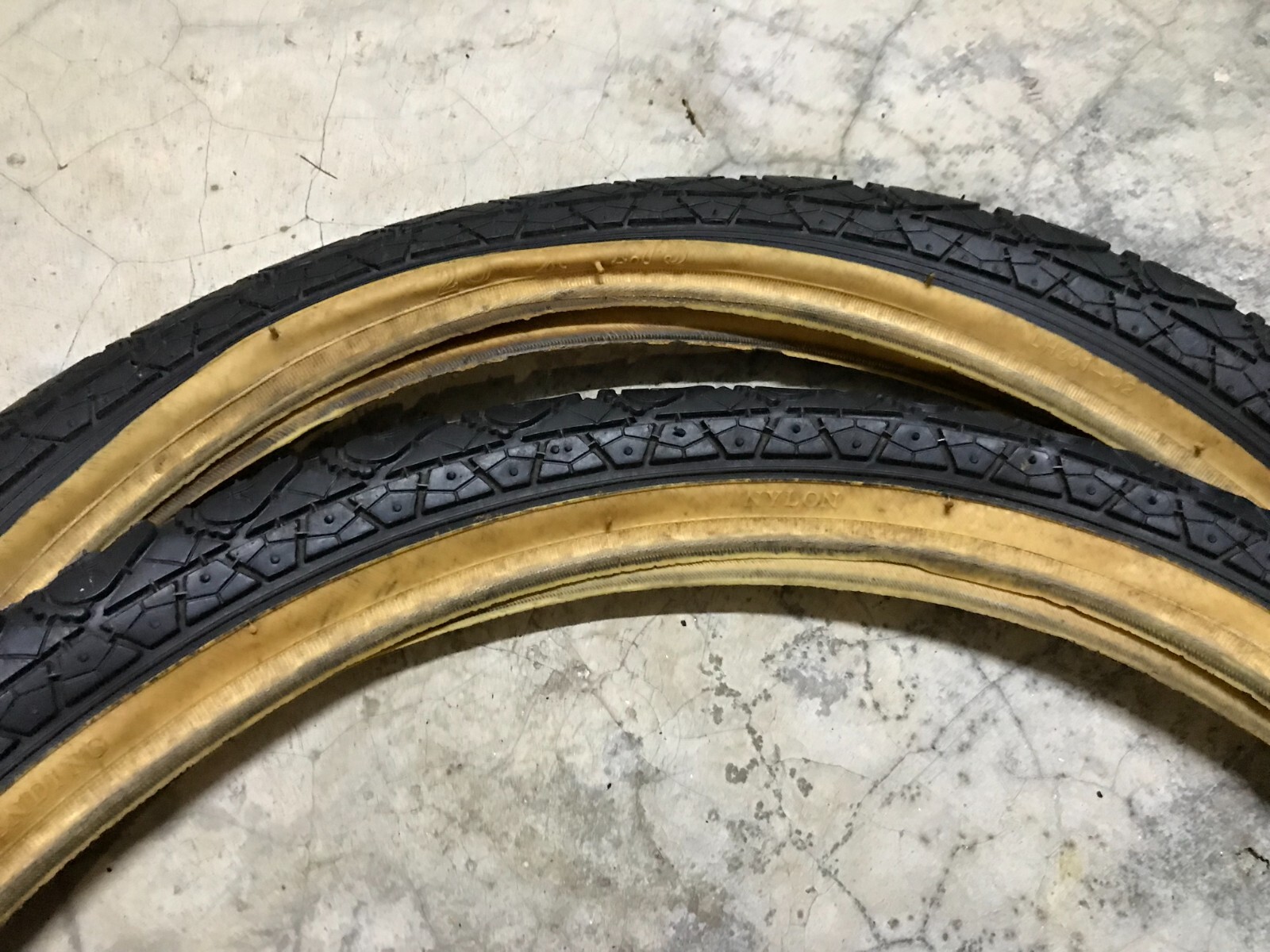 Pneu ODYSSEY Frequency G « Flat » V.2 20″ X 1.75