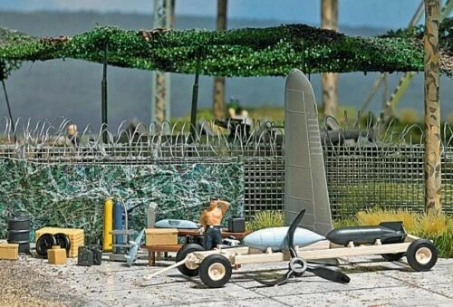 Modellini statici di auto, furgoni e camion Busch sul militare