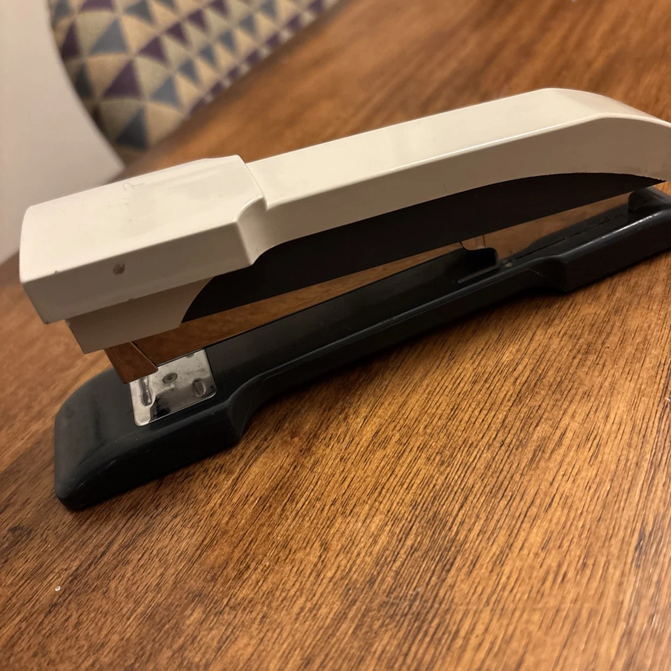 Vintage Rexel Taurus Desk Stapler Made in England 26/6 Staples - Image 4 of 4