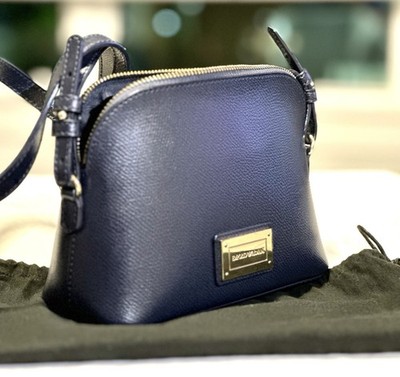 EMPORIO ARMANI Navy Crossbody Bag. Zip closure, Gold Logo, adjustable Strap