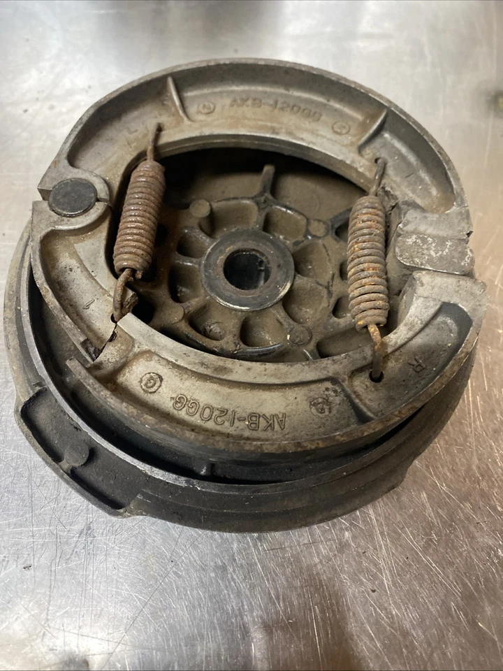 Panel de montaje de placa de respaldo de freno trasero Yamaha XT550 1982-1983 / 1984-1986 XT600 Foto 3 de 4