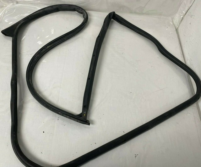 20062007 Mercedes C230 C280 Front Passenger Side Weather Stripping