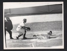 1967 Press Photo, World Series Game 1 Dal Maxvill Almost Hit By Pitch, Cards Win