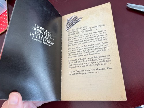 CARRIE FIRST PRINTING APRIL 1975 Signet Paperback Stephen King USA Import - Picture 5 of 8