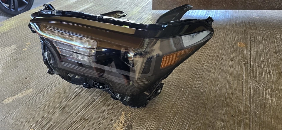 Conjunto de faros LED Tacoma 2025 lado del conductor para Toyota Tacoma Foto 2 de 4