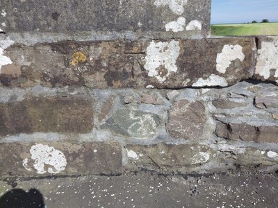 Foto A3 Benchmark auf Bishop Bridge Wigtown Ordnance Survey Schnittmarke auf c2014