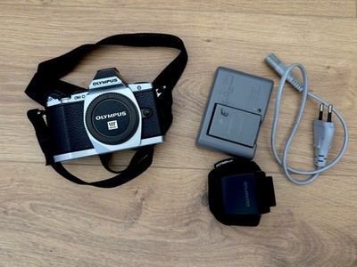 Olympus OM-D E-M5 silber,  MFT Systemkamera -  11580 Auslösungen