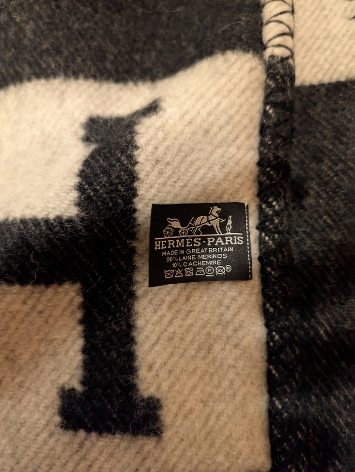 Hermes Ecru/Noir Wool Cashmere Avalon Blanket - Image 3 of 4