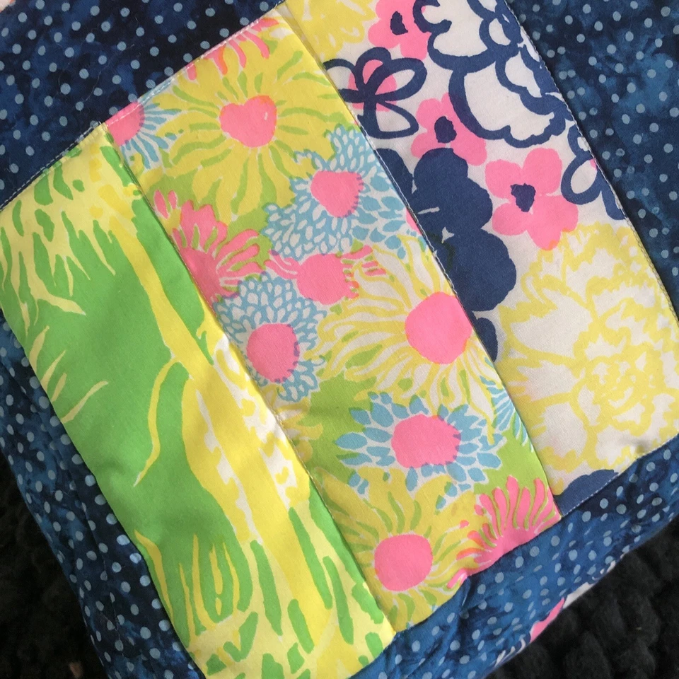 Almohada de retazos de tela Lilly Pulitzer hecha a mano de colección 18x18 Foto 2 de 4