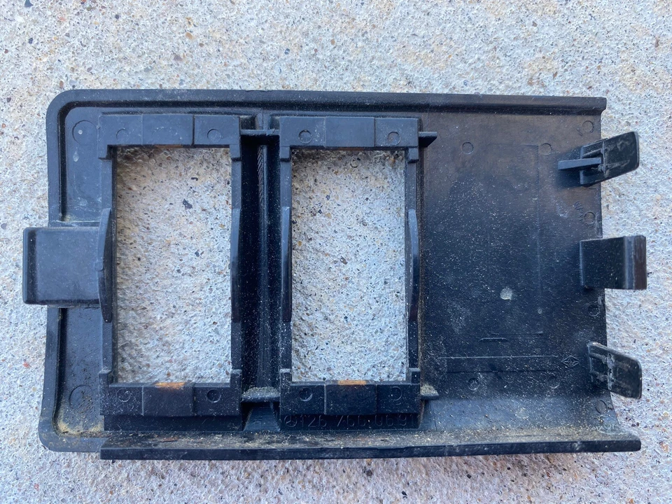 1267660691 INTERRUPTOR PUERTA TRASERA W126 420SEL 350SDL 300SDL 560SEL 300SD 300SE 300SEL Foto 2 de 2