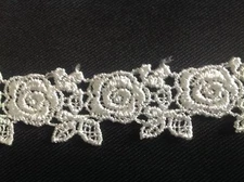 NEW 1 INCHL IVORY  ROSE AND PEDA GALLONL DESIGH VENISE LACE TRIM J'S BUTTON HOLE