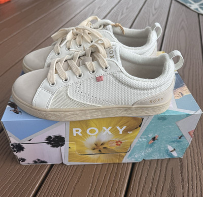 ROXY Sunrise Sneakers Cream Womens Size 6 Lace up NIB Lightweight Lifestyle