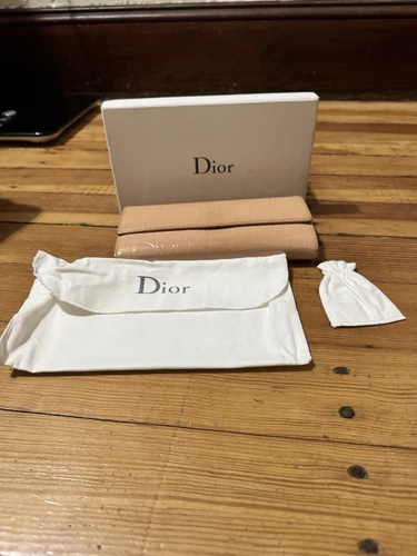 Portefeuille Dior avec motif monogramme embrassé avec boite et dustbag
