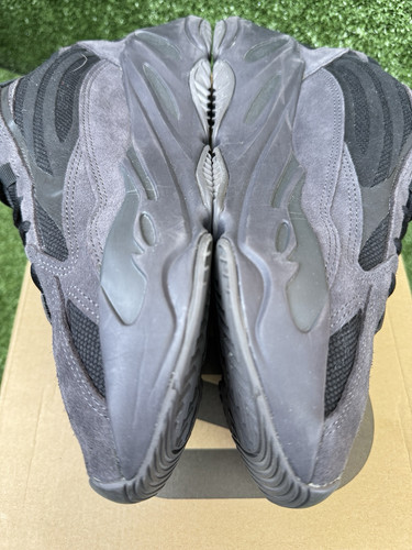 Size 11.5 - adidas Yeezy Boost 700 V2 Vanta - Picture 8 of 12