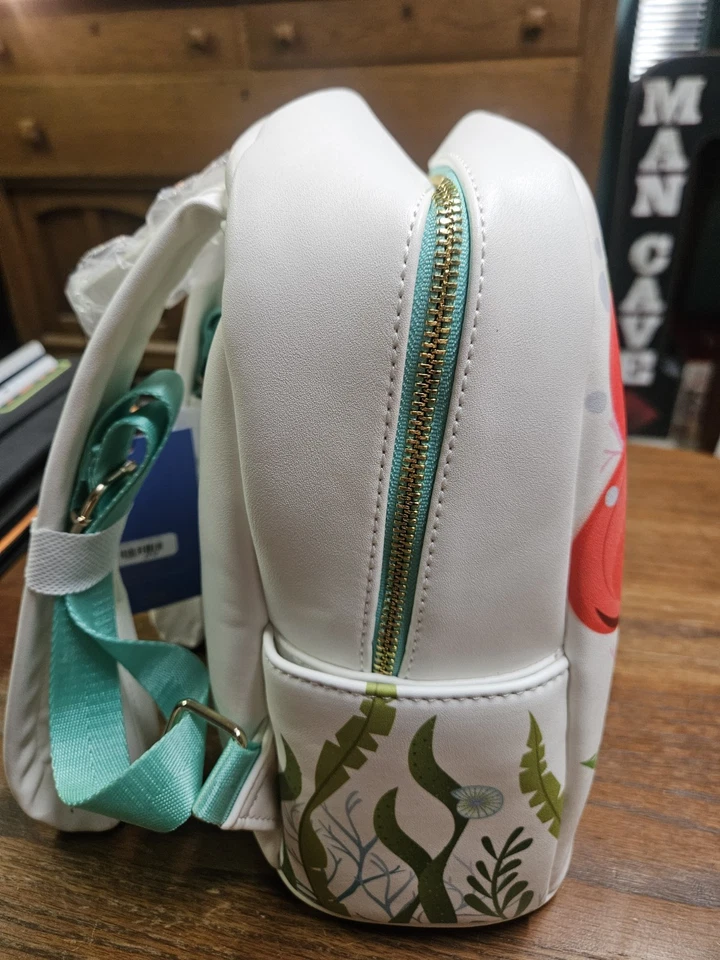 Mini Mochila Floral Danielle Nicole Disney La Sirenita. Foto 3 de 4