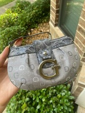 NWT GUESS Signature Canvas Wristlet Purse Cluth Grey Multi Primary SLG