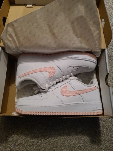REGNO Unito 7.5 Nike Air Force 1 basso VD San Valentino (2022) | eBay