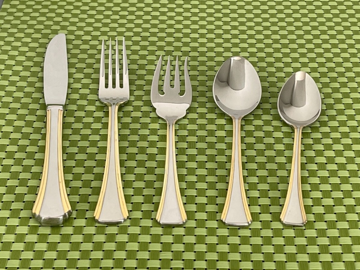 Reed & Barton Dorado 18/10 stainless steel sugar shell spoon and butter knife Reed & Barton Dorado 18/10 stainless steel sugar shell spoon and butter knife