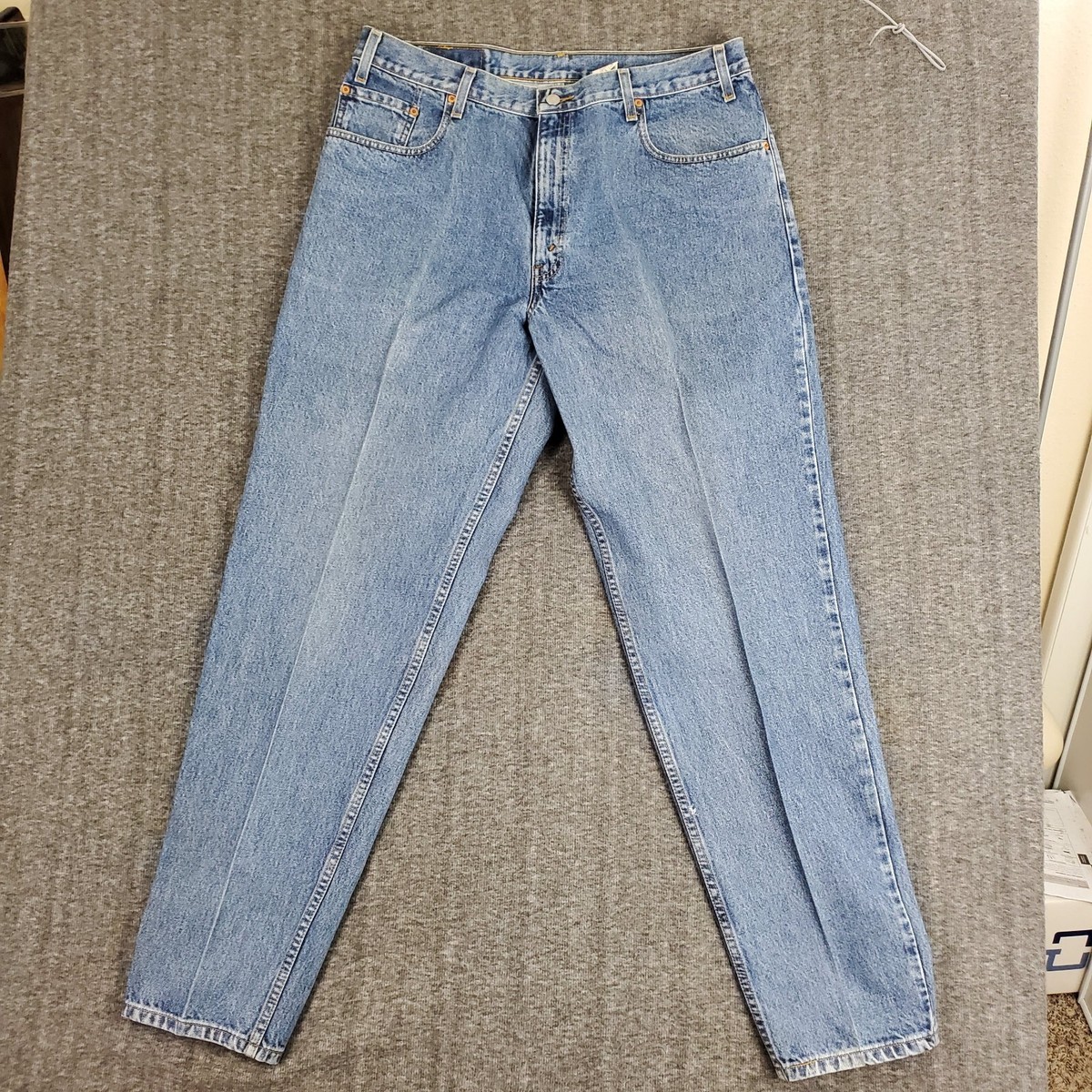 Vintage Levi's 560 Jeans Men's Size 38x34 Loose Fit Tapered Leg