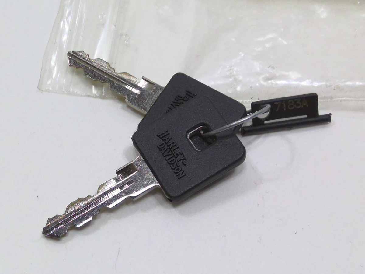 NOS Genuine HARLEY DAVIDSON KEY SET OEM CODE 7183A 90300034 | eBay