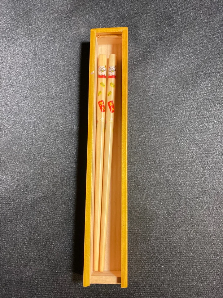 Palillos decorativos para casa Kani en estuche de madera 8 1/2"x1 1/2"x 1" Foto 4 de 4