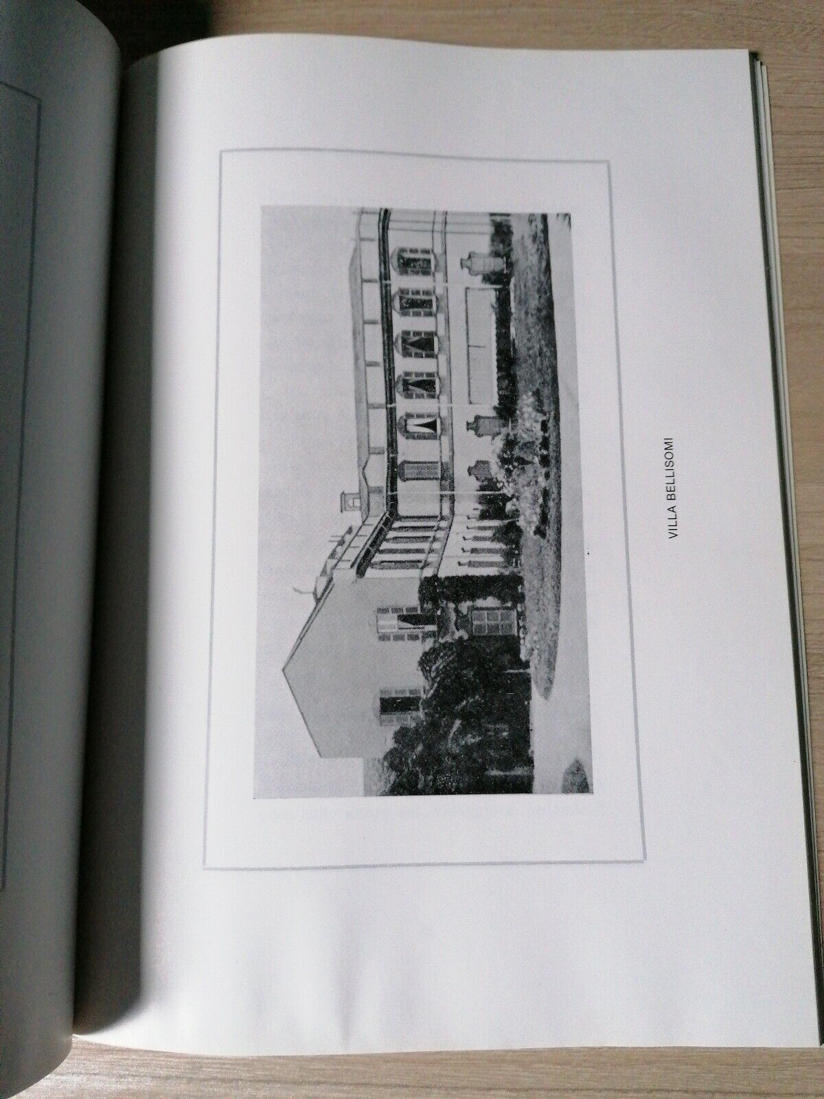 Foto 4 di 5