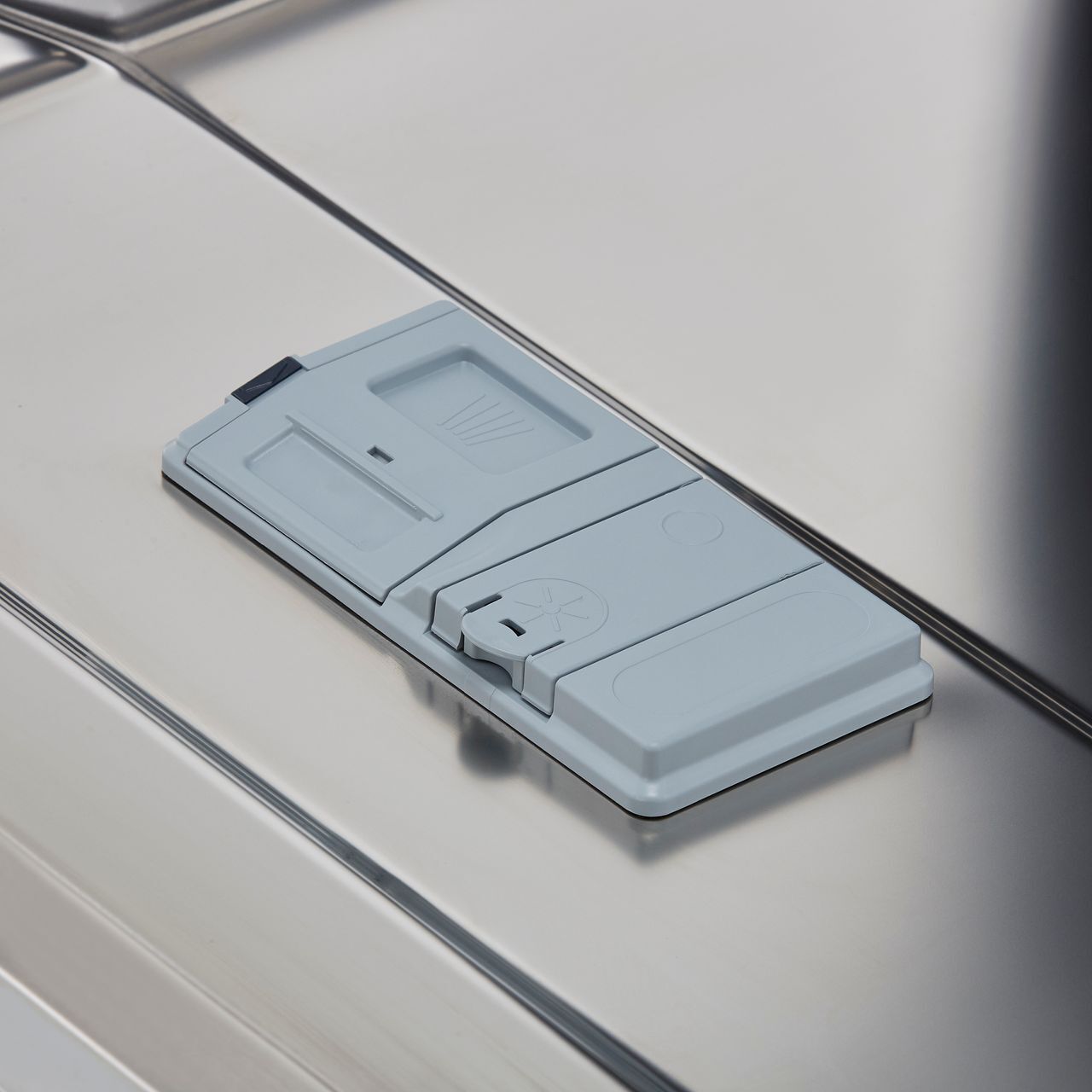 Indesit DIO3T131FEUK Fully Integrated Full Size Dishwasher White D