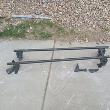 48 Yakima Round Bar Cross Bar System Wyakima Q-towers 48 Yakima Round Bar Cross Bar System Wyakima Q-towers