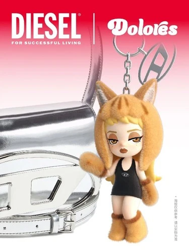 DIESEL x Dolores Edizione Limitata Peluche Portachiavi Borsa Charm Autentico - Foto 17 di 19